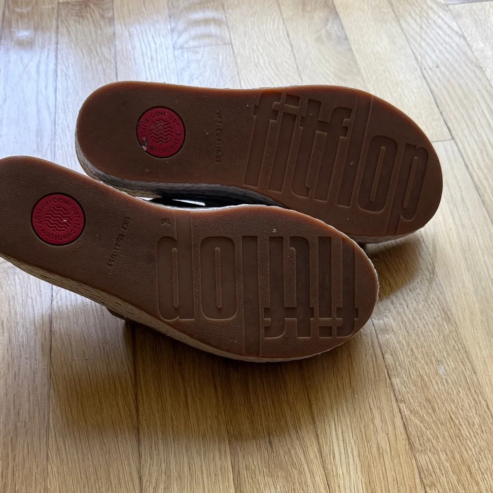 Fitflop like new size 9 Brown Platform Slide Sandals - Women